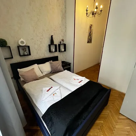Homestay Spring Roses Downtown Boutique 2 *