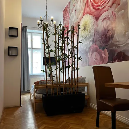 Spring Roses Downtown Boutique 2 Homestay Budapest
