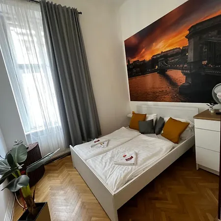 Spring Roses Downtown Boutique 2 * Budapest