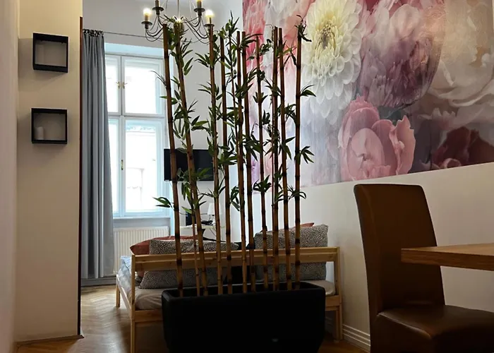 Spring Roses Downtown Boutique 2 On The Famous Vaci Fashion Street Free Coffee, Tee Rum i privatbostad Budapest